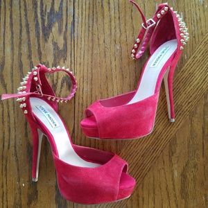 NIB Steve Madden Red Spike Platform Stiletto